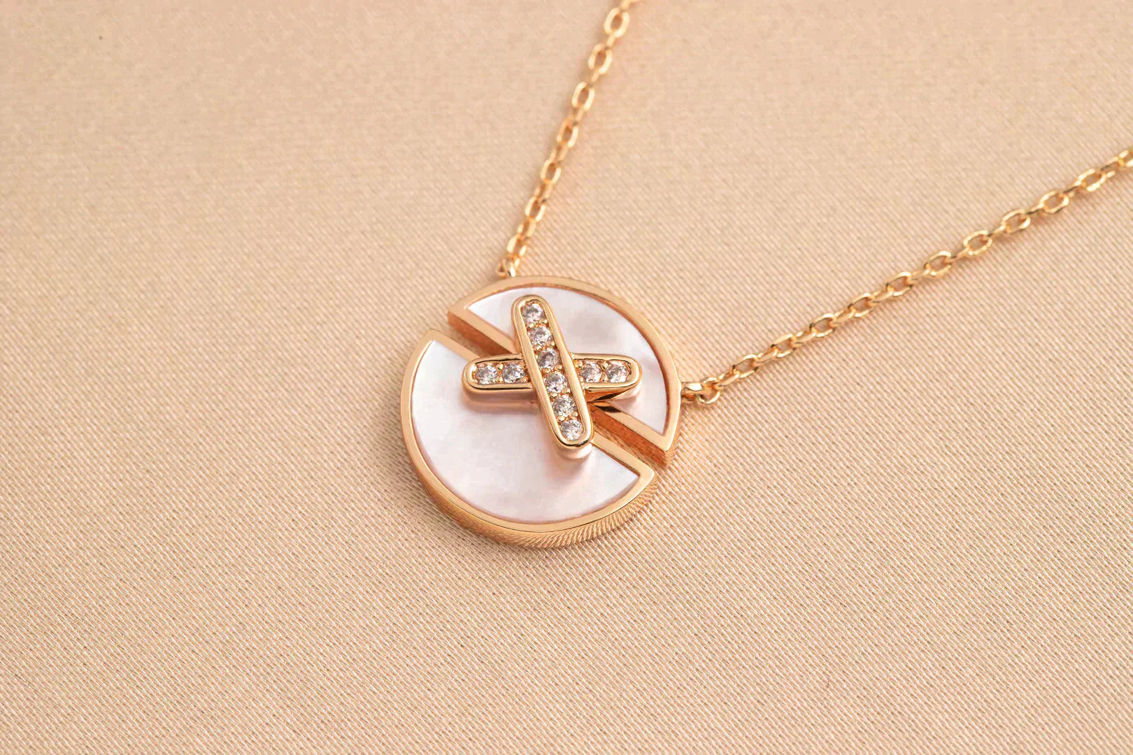 GlowJEUX DE ROSE GOLD DIAMOND NECKLACE