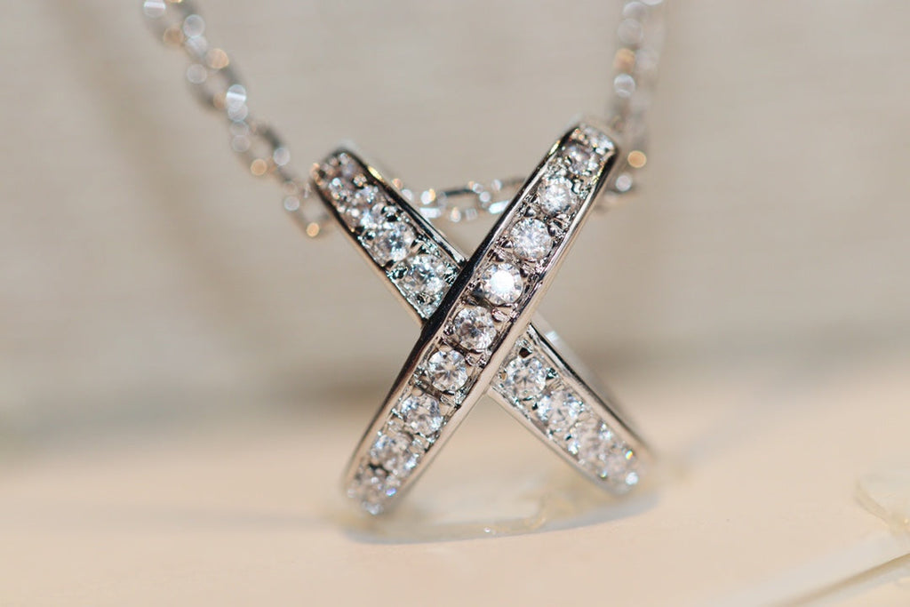 GlowJEUX DE DIAMOND NECKLACE