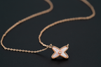 GlowJEUX DE NECKLACE 1 DIAMOND
