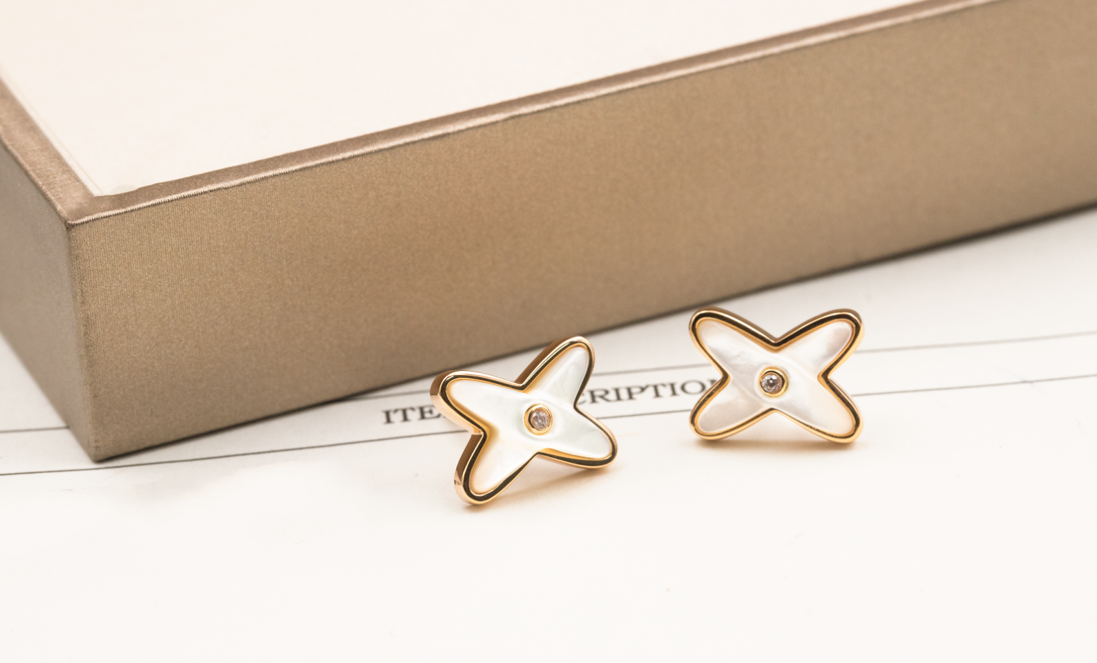 GlowJEUX DE WHITE MOP PINK GOLD DIAMOND EARRINGS