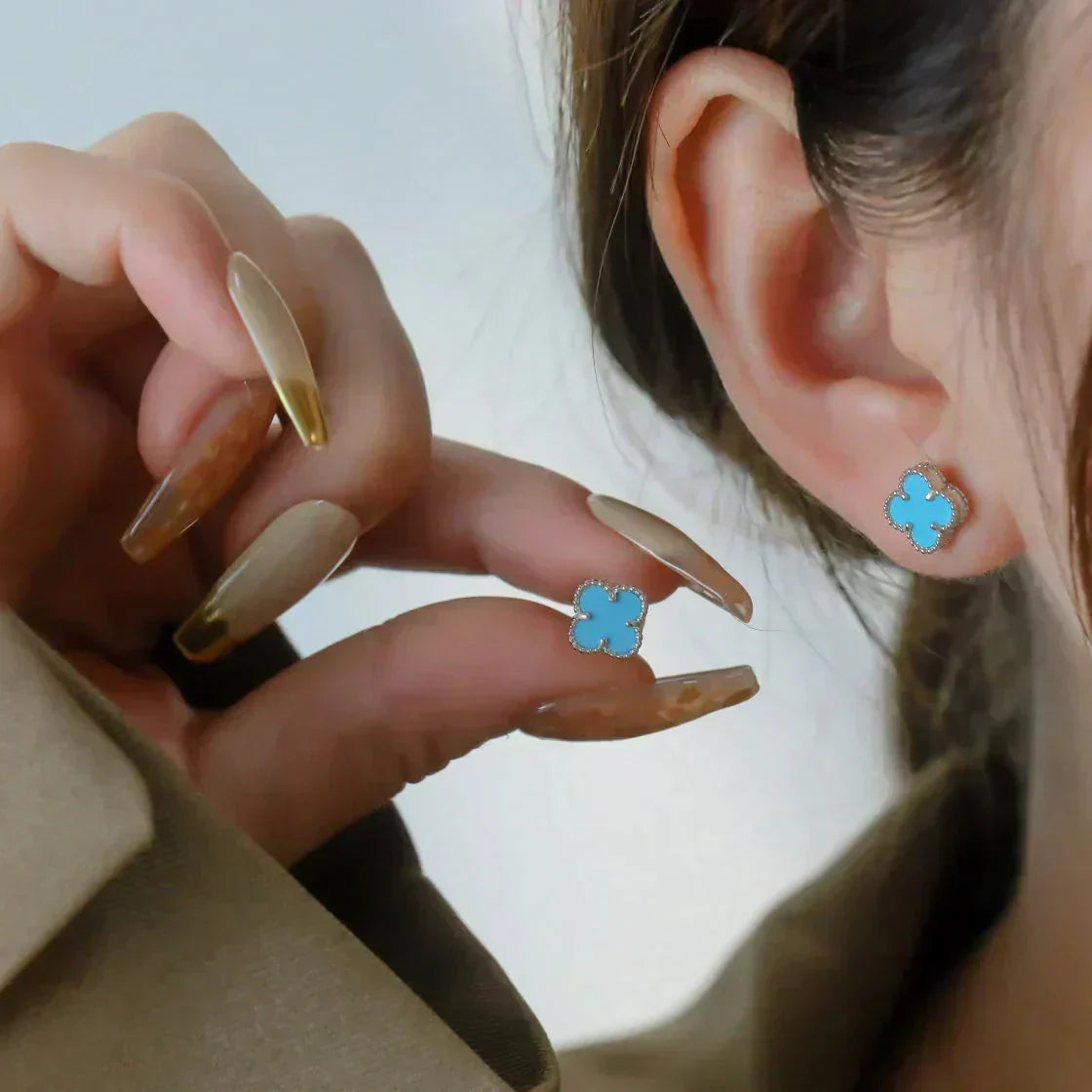 GlowCLOVER MINI 9.5MM ONYX STUD EARRINGS SILVER