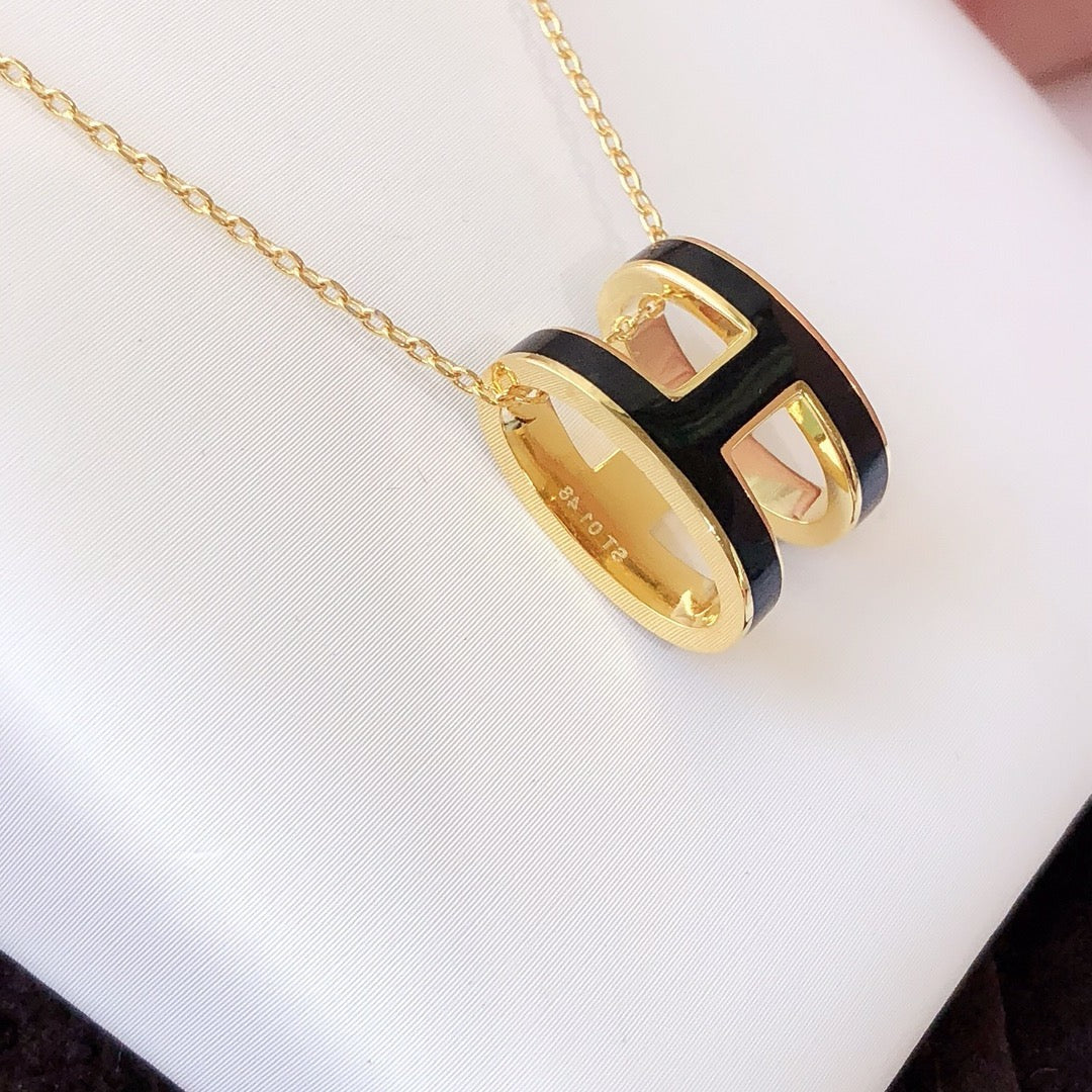 GlowHM CLIC BLACK ENAMEL GOLD NECKLACE