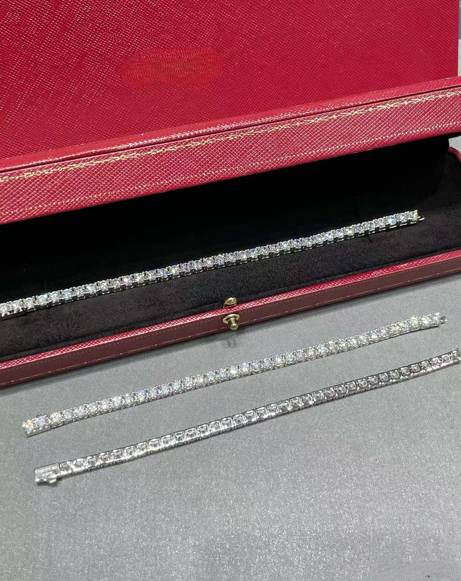 [Glow]TENNIS BRACELET WITH FULL DIAMOND SETTING