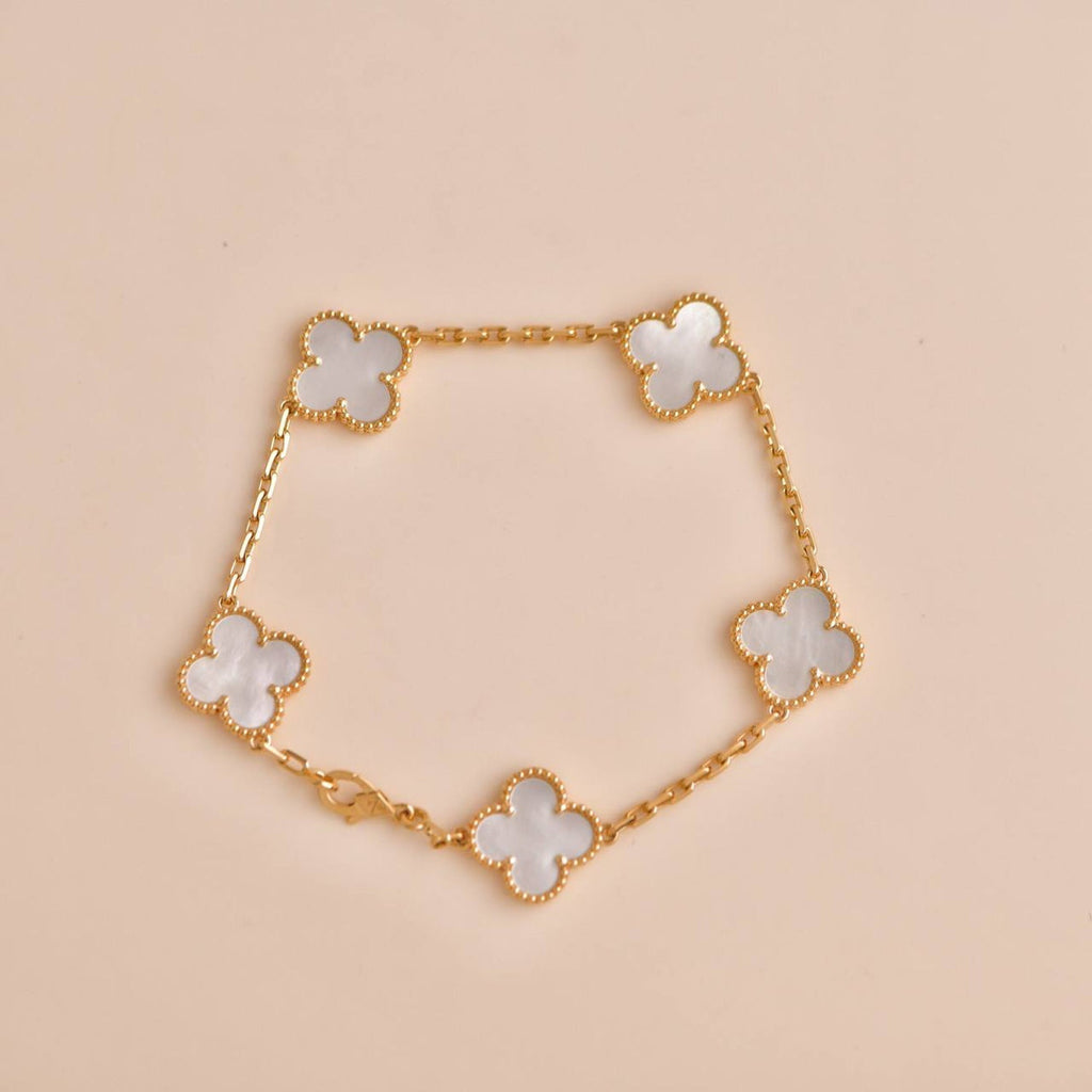 GlowCLOVER  5 MOTIF WHITE MOP BRACELET