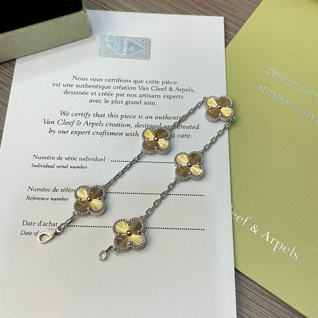 [Glow]CLOVER  5 MOTIFS  CHRISTMAS LIMITED EDITION BRACELET