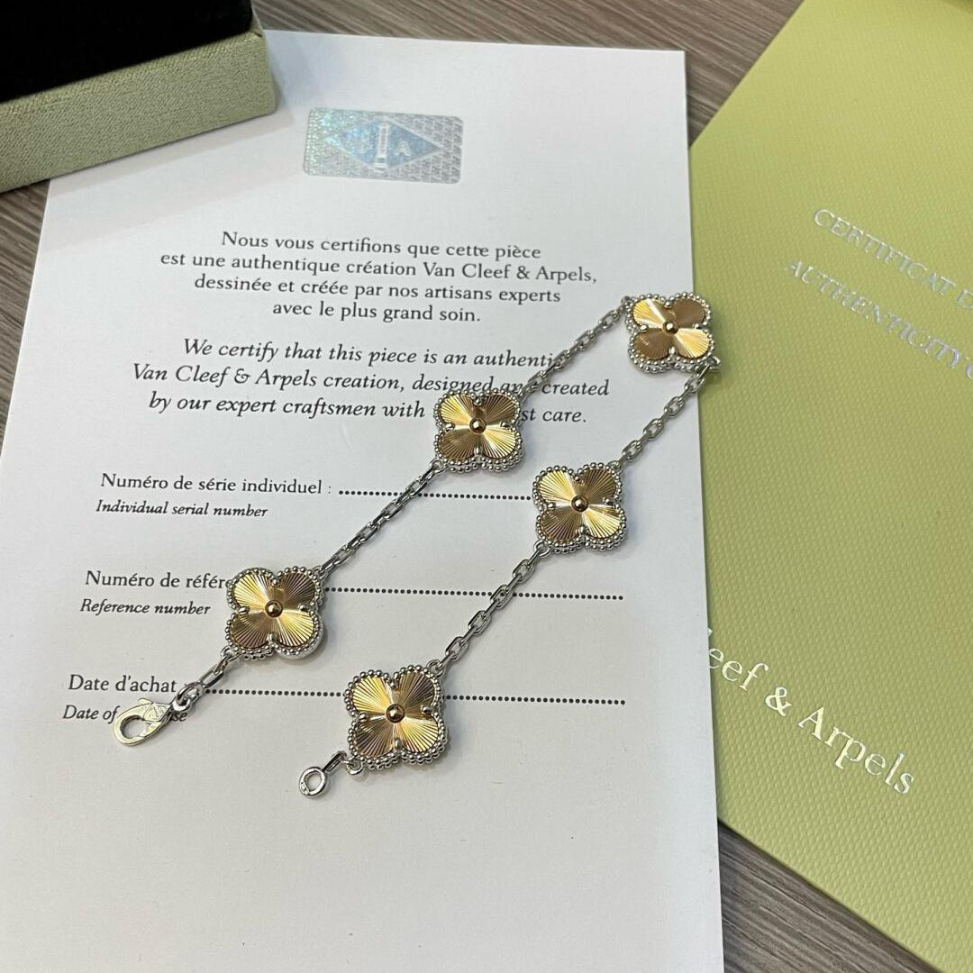 [Glow]CLOVER  5 MOTIFS  CHRISTMAS LIMITED EDITION BRACELET