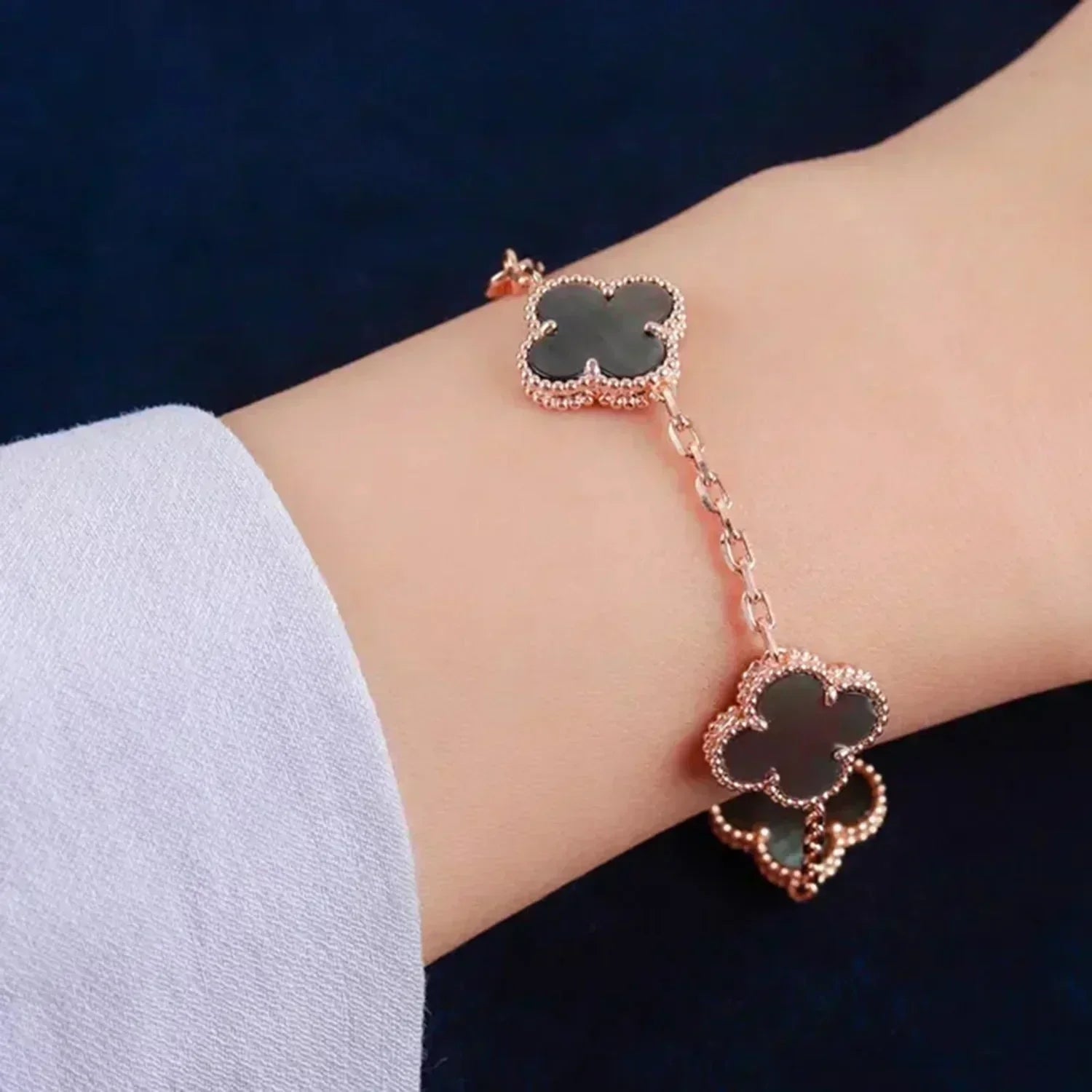 GlowCLOVER 5 MOTIF GRAY MOP  BRACELET