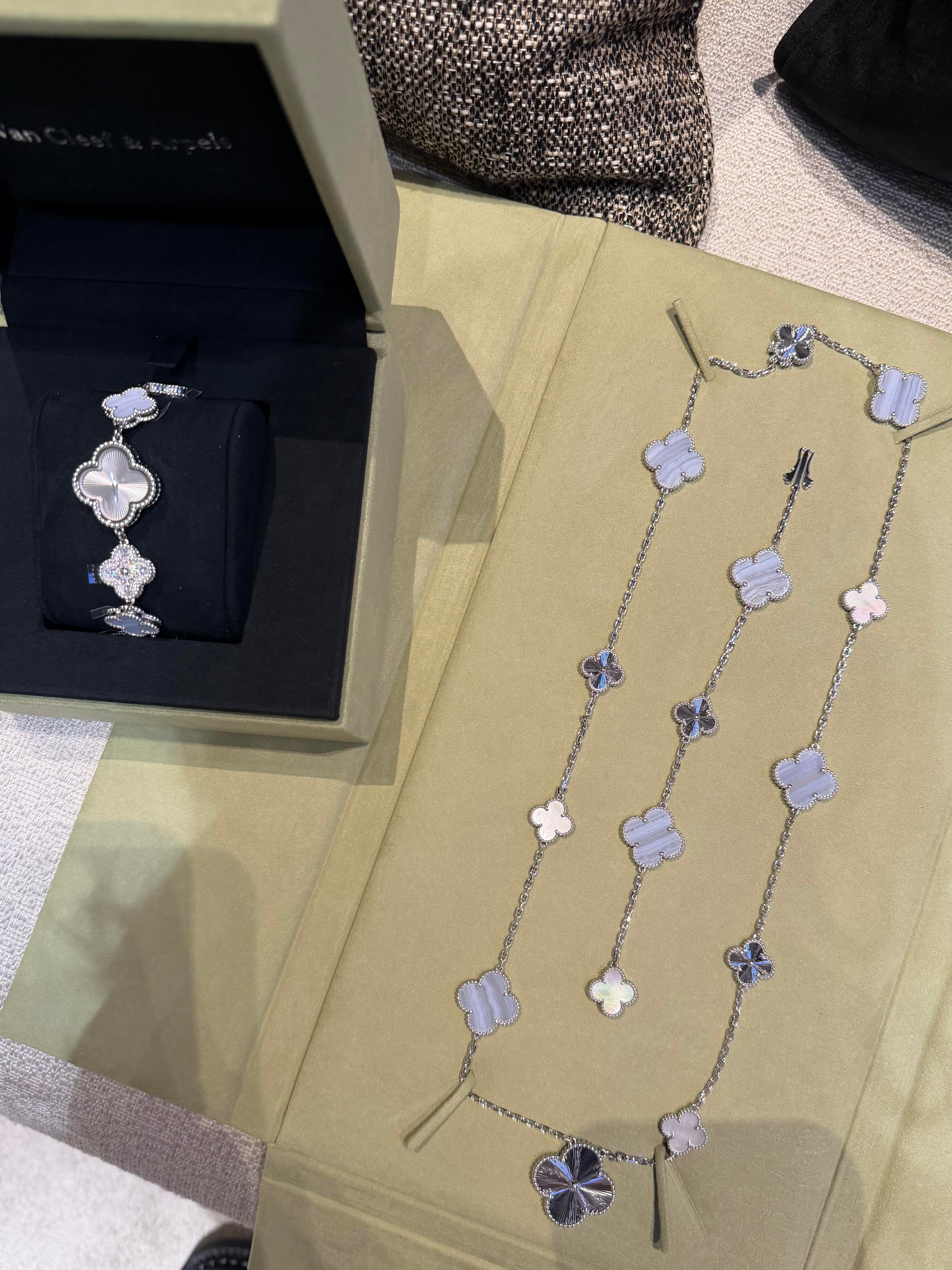 [Glow] 25 NEW CLOVER 15 MOTIFS PURPLE CHALCEDONY