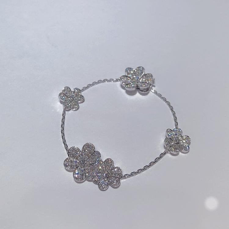 GlowFRIVOLE SILVER 5 FLOWERS BRACELET