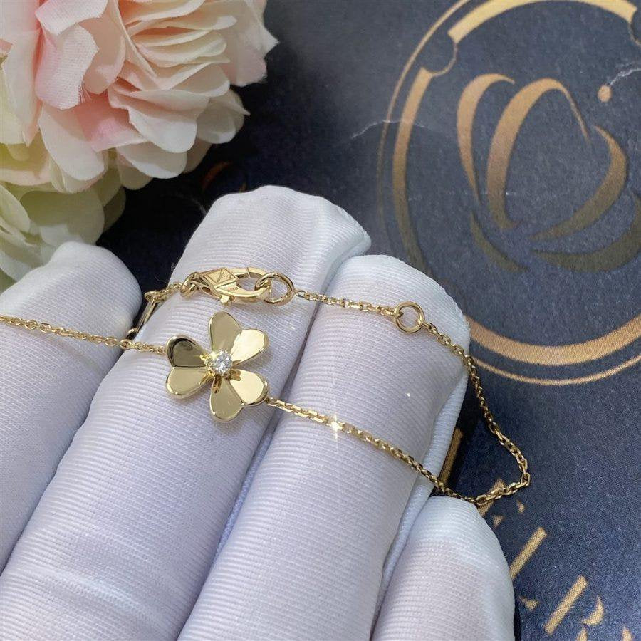 GlowFRIVOLE GOLD FLOWER BRACELET