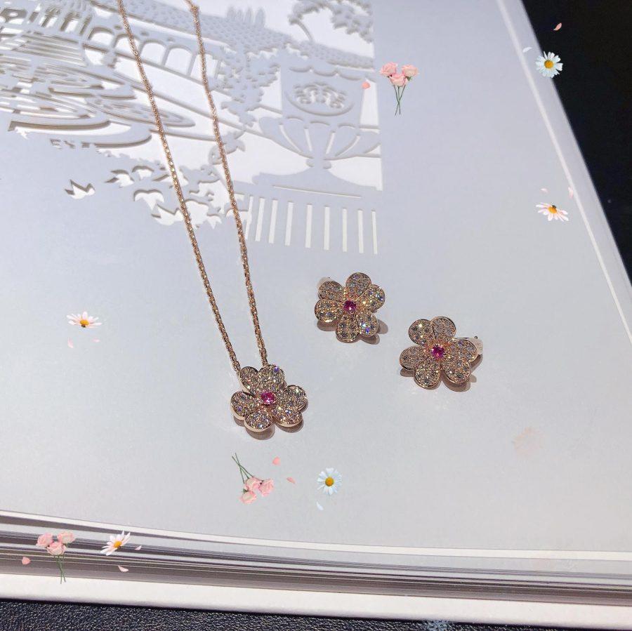 GlowFRIVOLE ROSE GOLD FLOWER DIAMOND NECKLACE