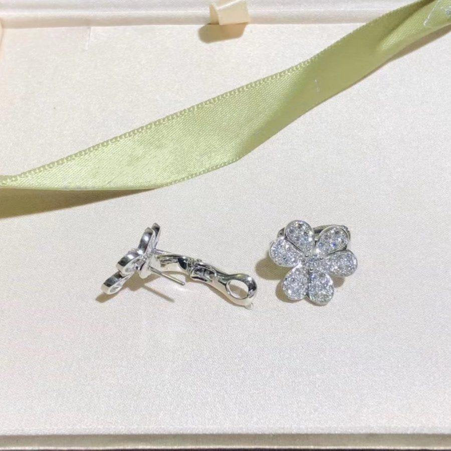 GlowFRIVOLE SILVER FLOWER DIAMOND EARRINGS