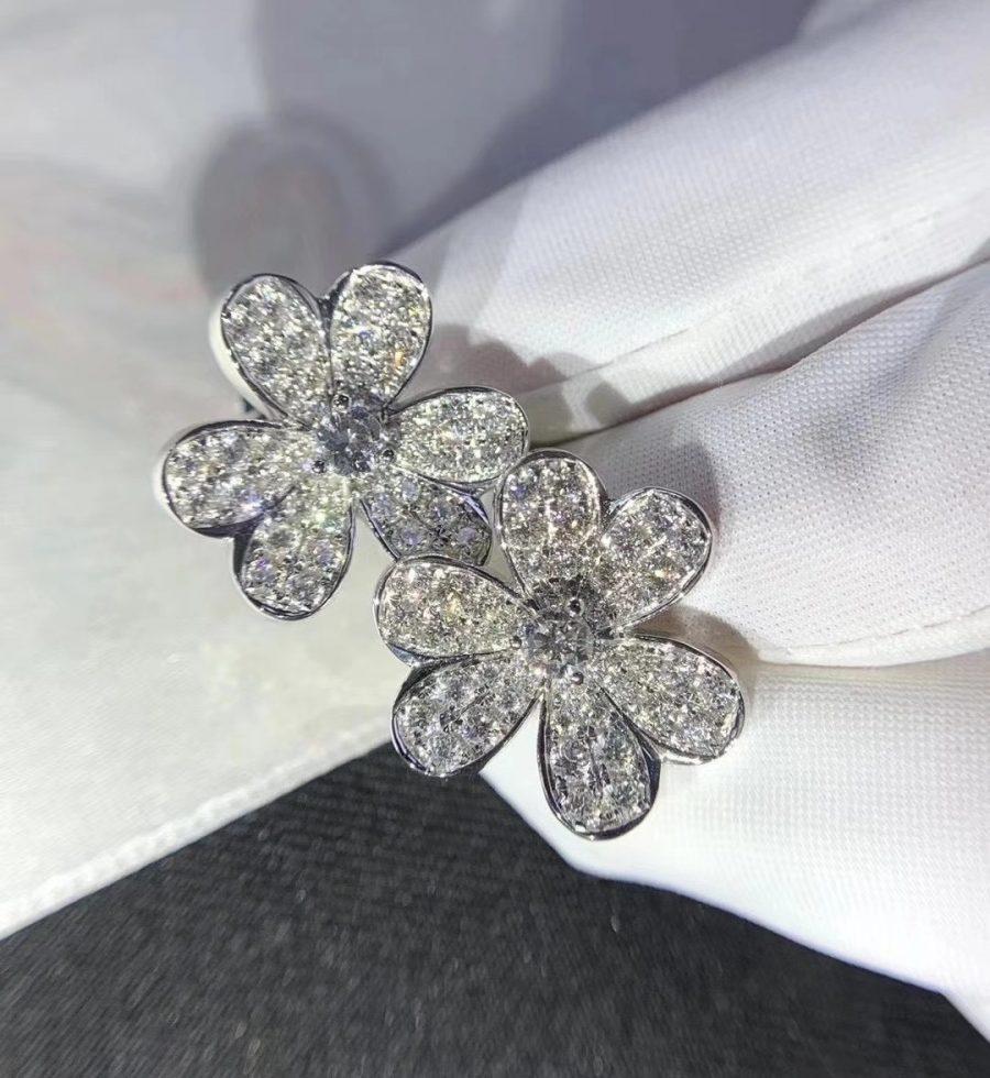 GlowFRIVOLE SILVER FLOWER DIAMOND EARRINGS