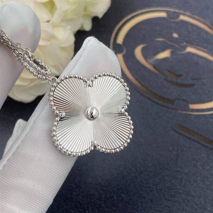 GlowCLOVER 25MM SILVER BIG CLOVER NECKLACE