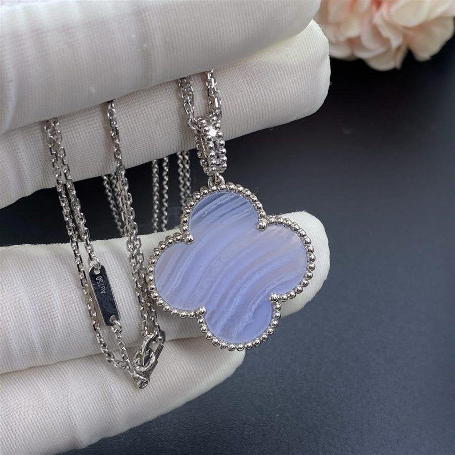 GlowCLOVER SILVER CHALCEDONY BIG CLOVER NECKLACE