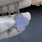 GlowCLOVER SILVER CHALCEDONY BIG CLOVER NECKLACE