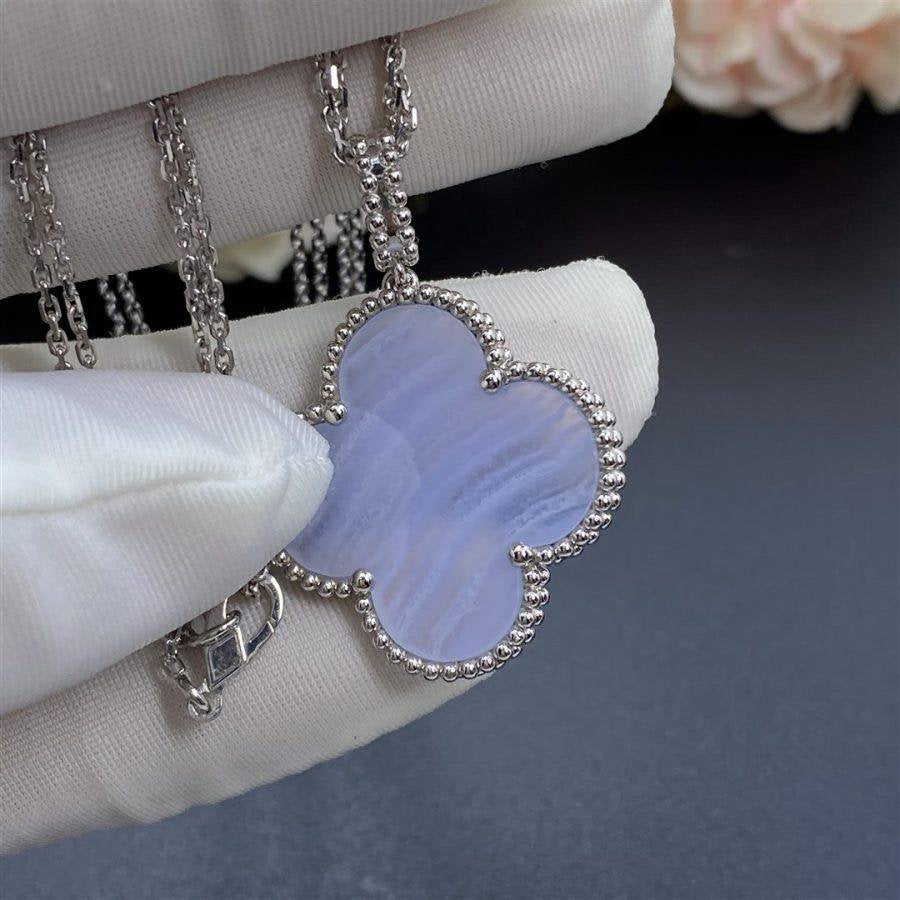 GlowCLOVER SILVER CHALCEDONY BIG CLOVER NECKLACE