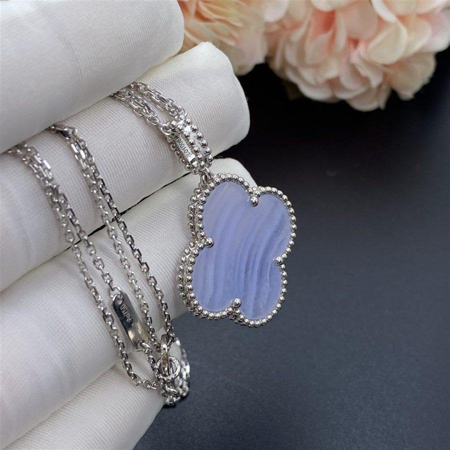 GlowCLOVER SILVER CHALCEDONY BIG CLOVER NECKLACE