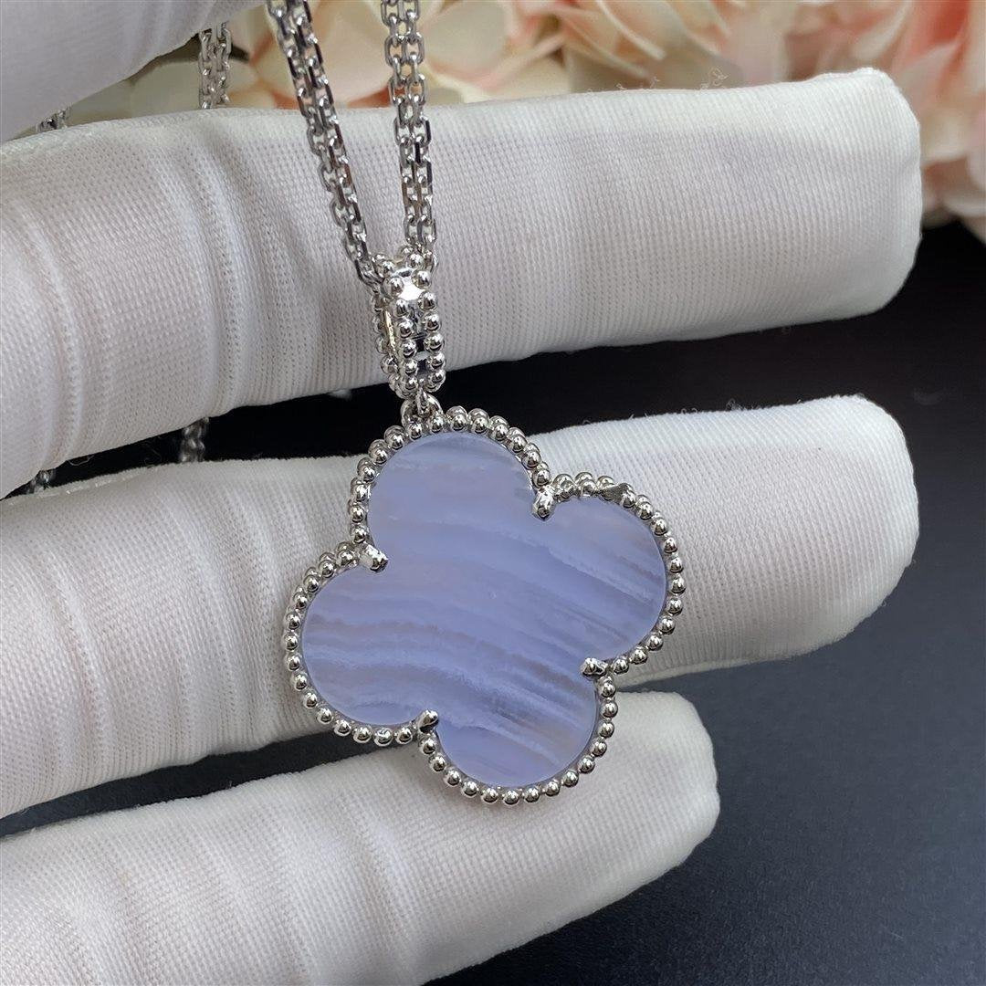 GlowCLOVER SILVER CHALCEDONY BIG CLOVER NECKLACE