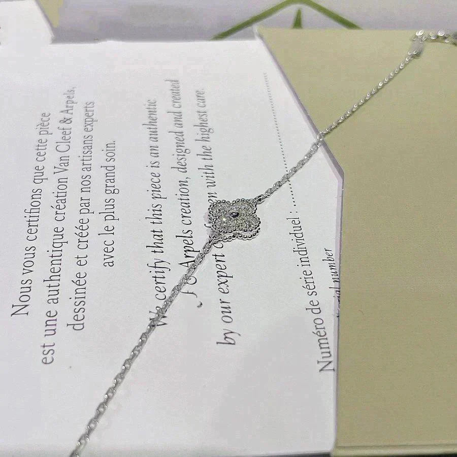 GlowCLOVER  SINGLE FLOWER BRACELET SILVER