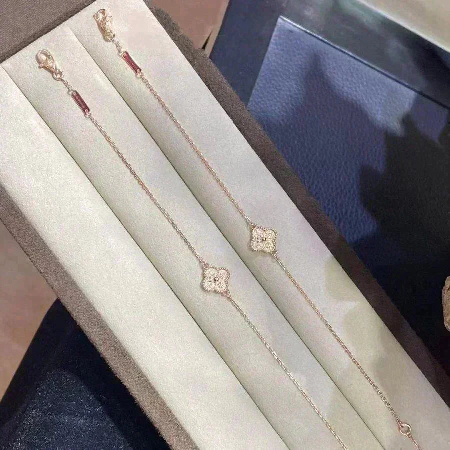 GlowCLOVER SINGLE FLOWER BRACELET