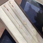 GlowCLOVER SINGLE FLOWER BRACELET