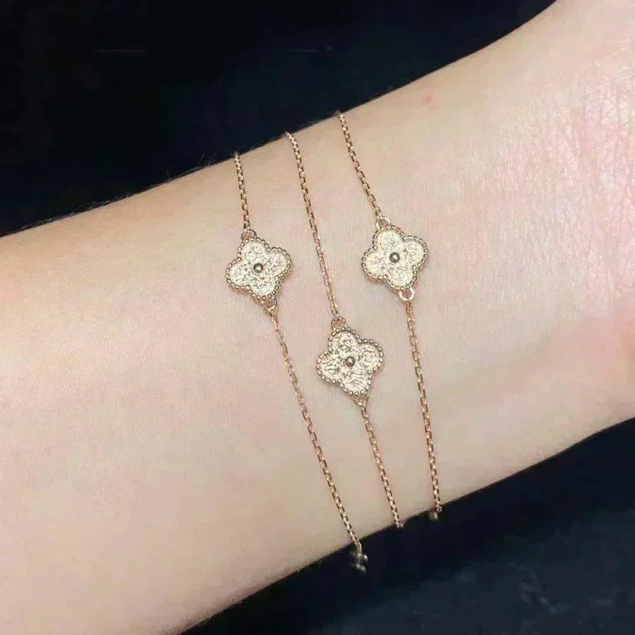 GlowCLOVER SINGLE FLOWER BRACELET