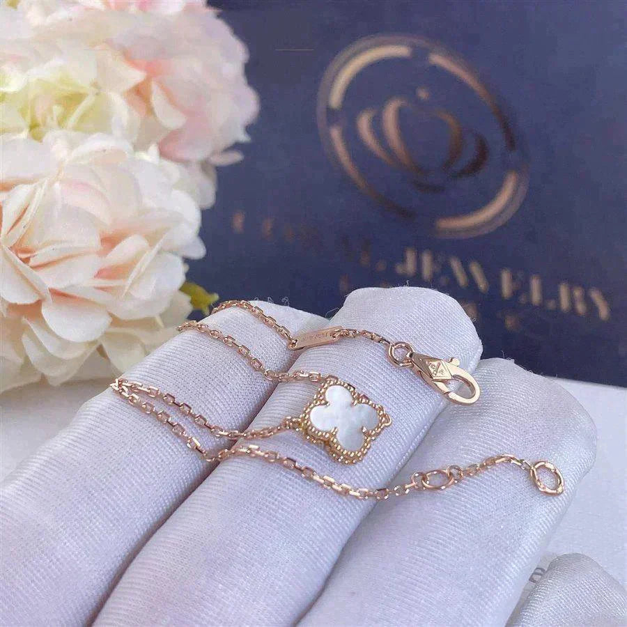 GlowCLOVER WHITE MOP SINGLE FLOWER BRACELET