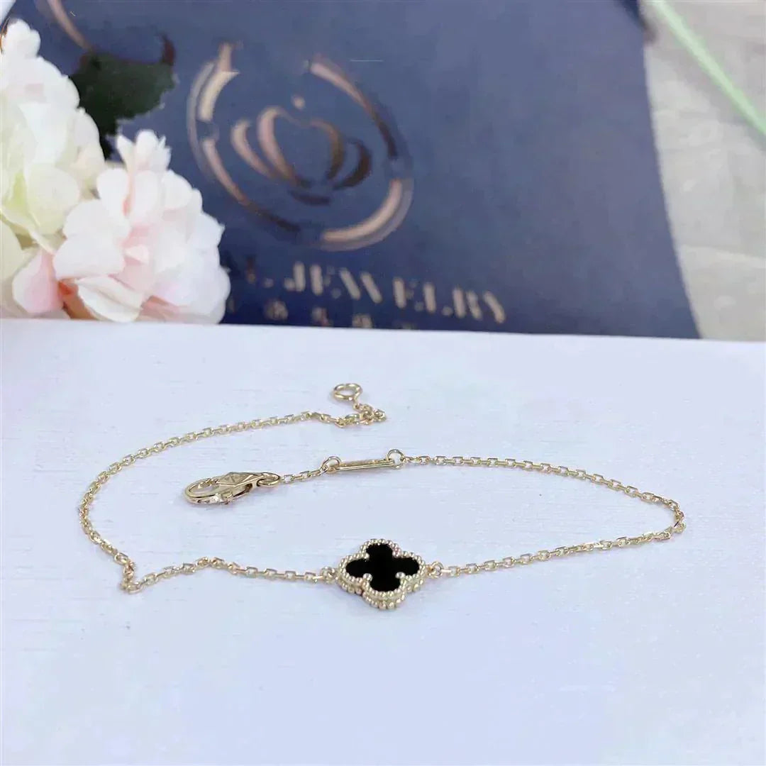 GlowCLOVER ONYX SINGLE FLOWER BRACELET