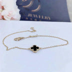 GlowCLOVER ONYX SINGLE FLOWER BRACELET