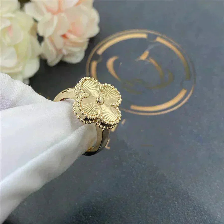 GlowCLOVER GOLD RING