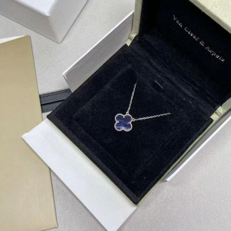 GlowCLOVER 15MM PIETERSITE NECKLACE SILVER