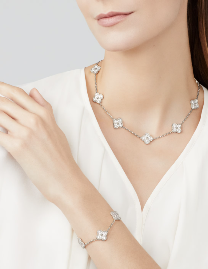 [Glow]CLOVER 10 MOTIFS FULL DIAMOND NECKLACE