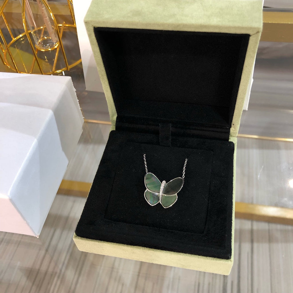 GlowLARGE BUTTERFLY SILVER PENDANT DIAMOND NECKLACE