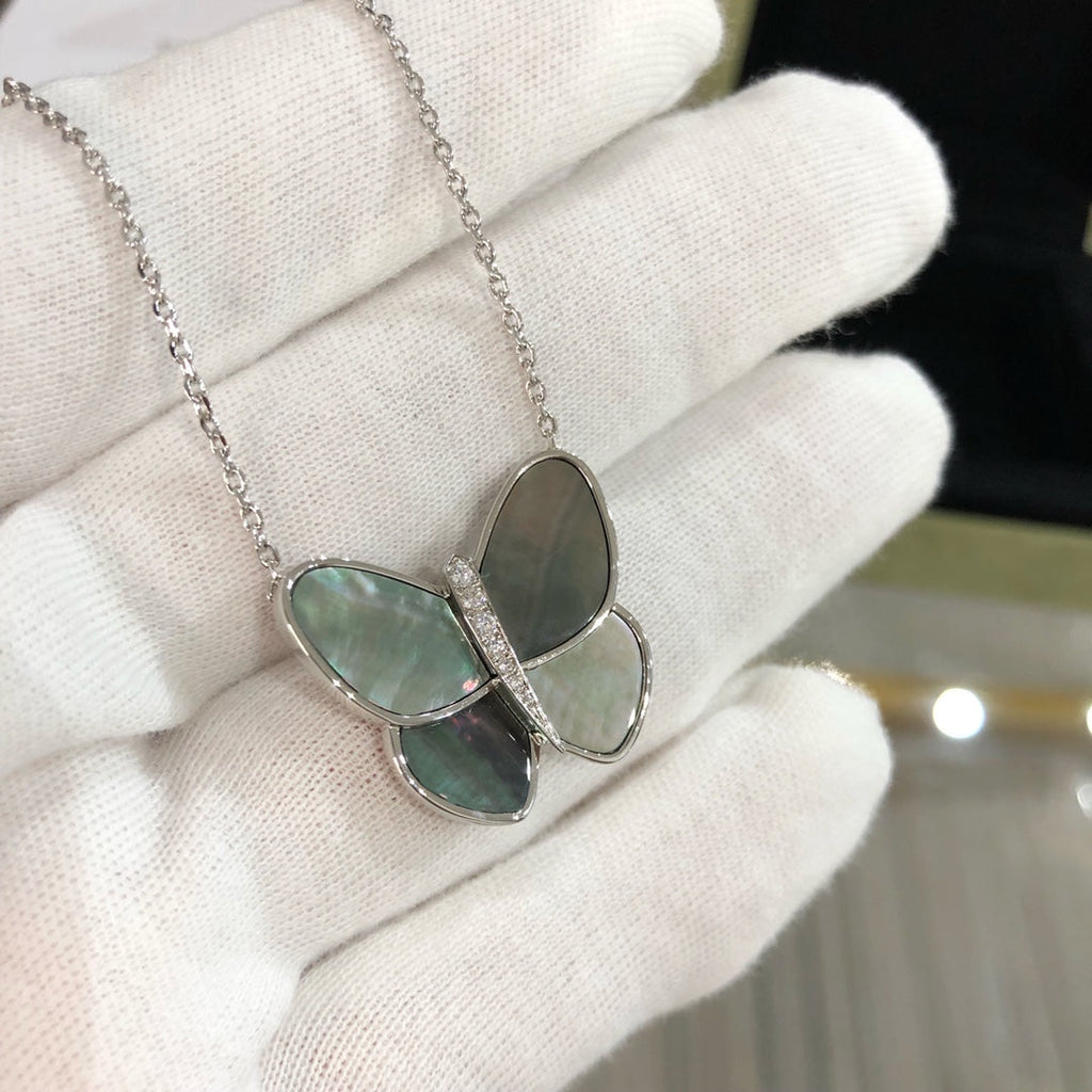 GlowLARGE BUTTERFLY SILVER PENDANT DIAMOND NECKLACE