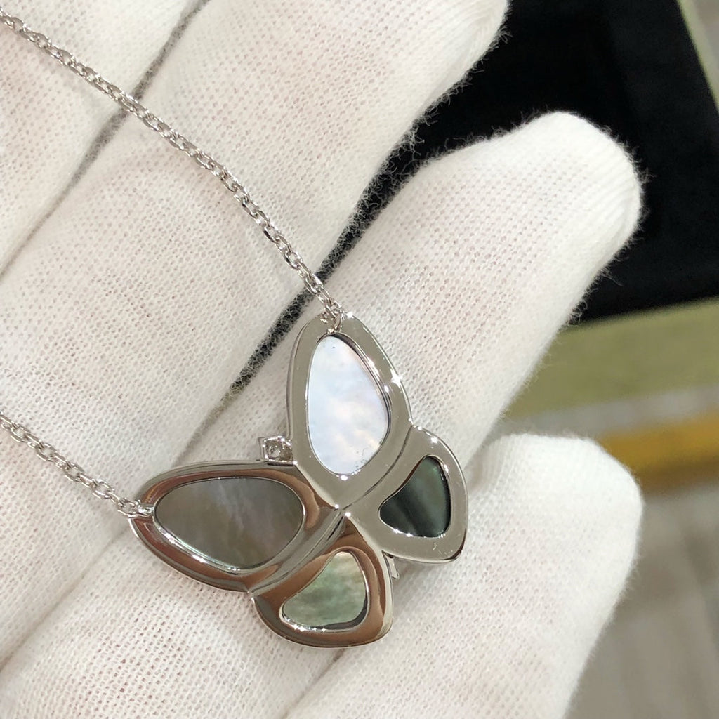 GlowLARGE BUTTERFLY SILVER PENDANT DIAMOND NECKLACE