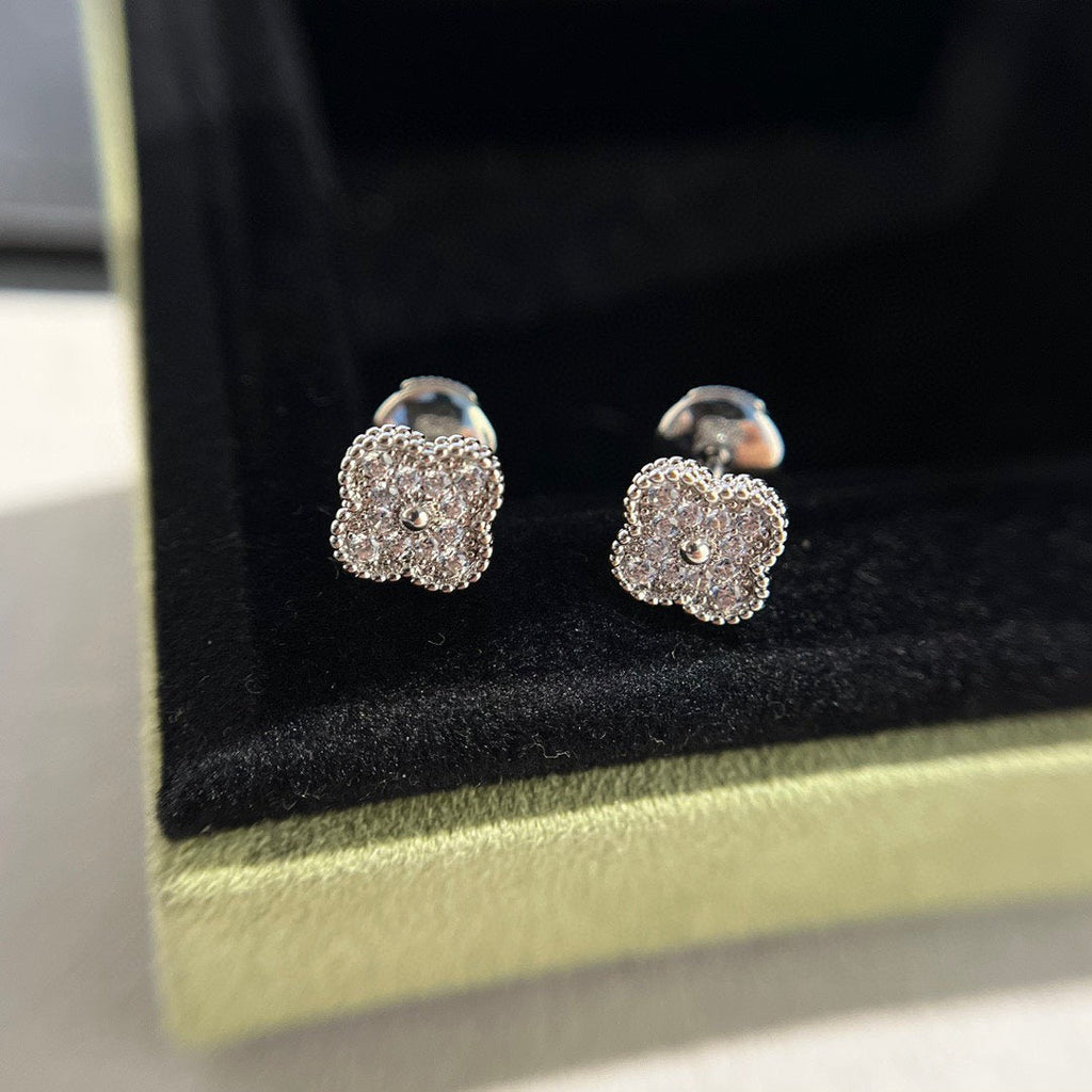 GlowCLOVER MINI DIAMOND STUD EARRINGS