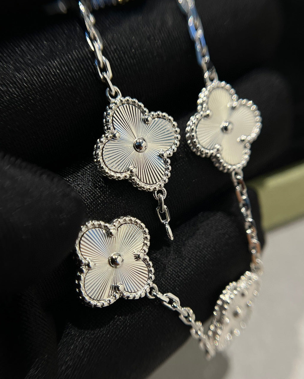 GlowCLOVER SILVER 5 MOTIFS BRACELET
